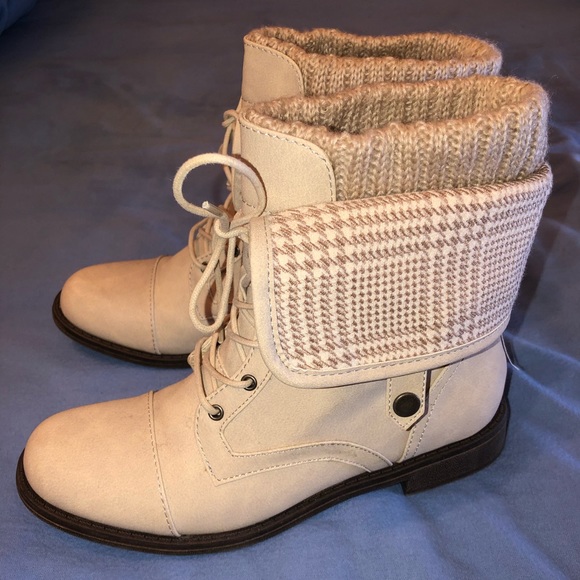 plaid panel flat boot